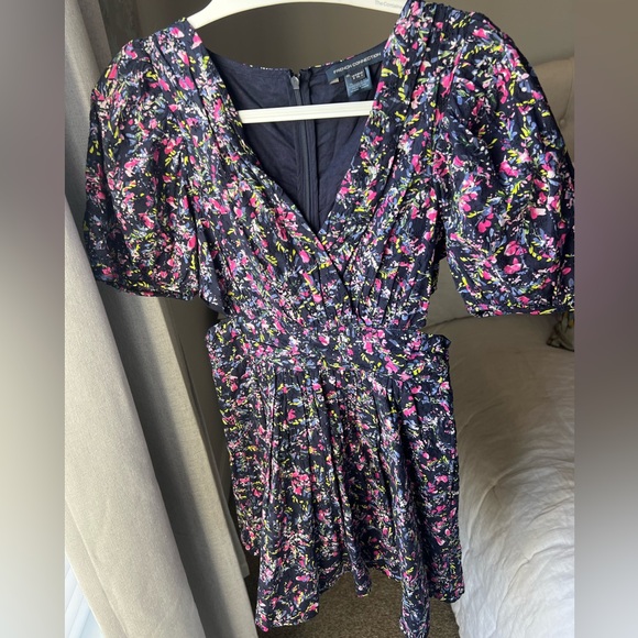 French Connection Floral Puff Sleeve Mini dress with Cutouts. Size XS / us 4 - Picture 2 of 6